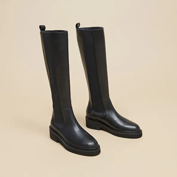 Boots with elastics in black leather