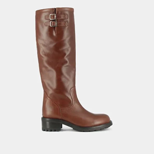 Boots with notched soles in cognac greased leather