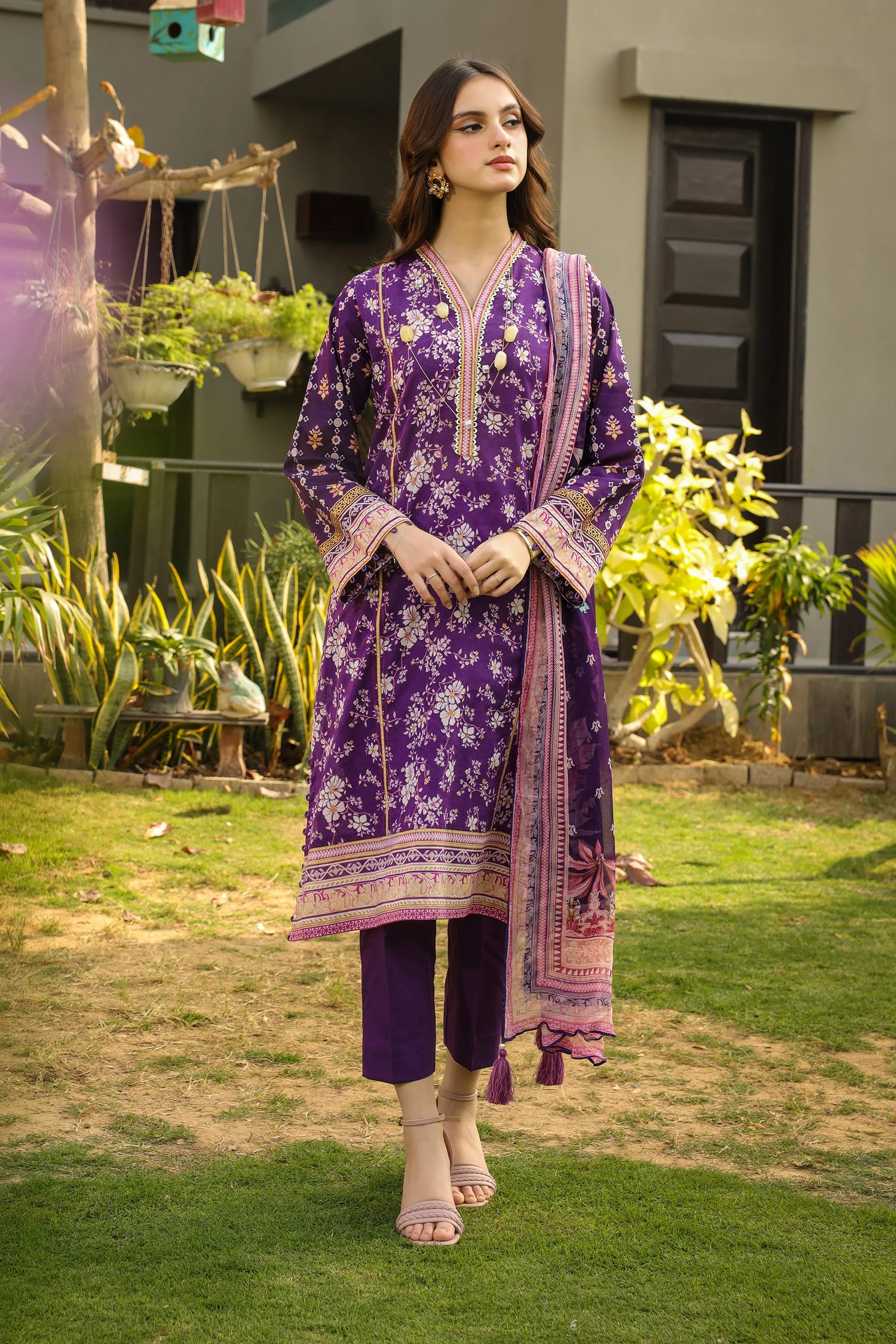 Komal Prints by Lakhany Unstitched Printed Lawn 3Pc Suit LG-IZ-0088-A