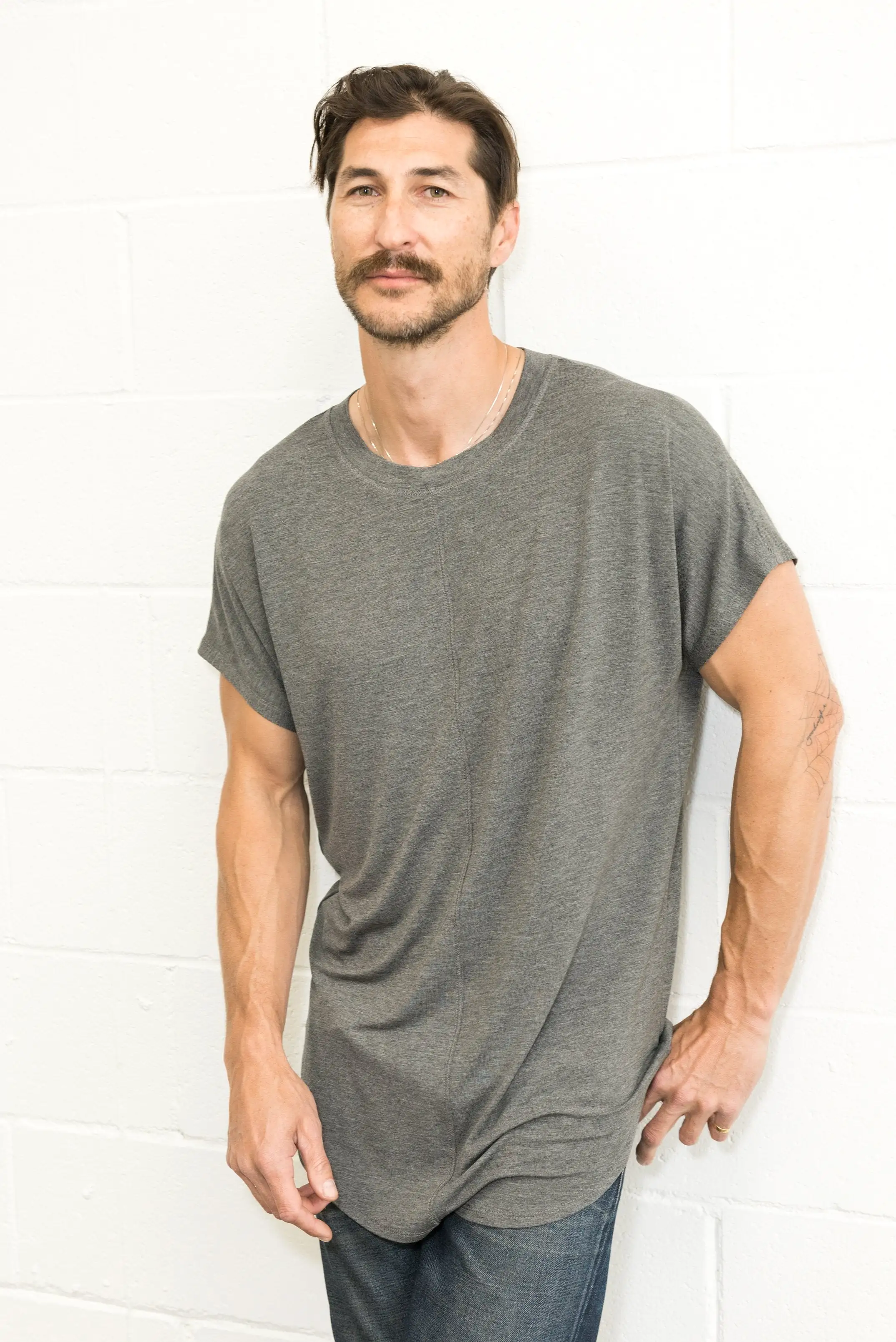 Men's Modal Center Stitch Curved Bottom Crew Neck Tee