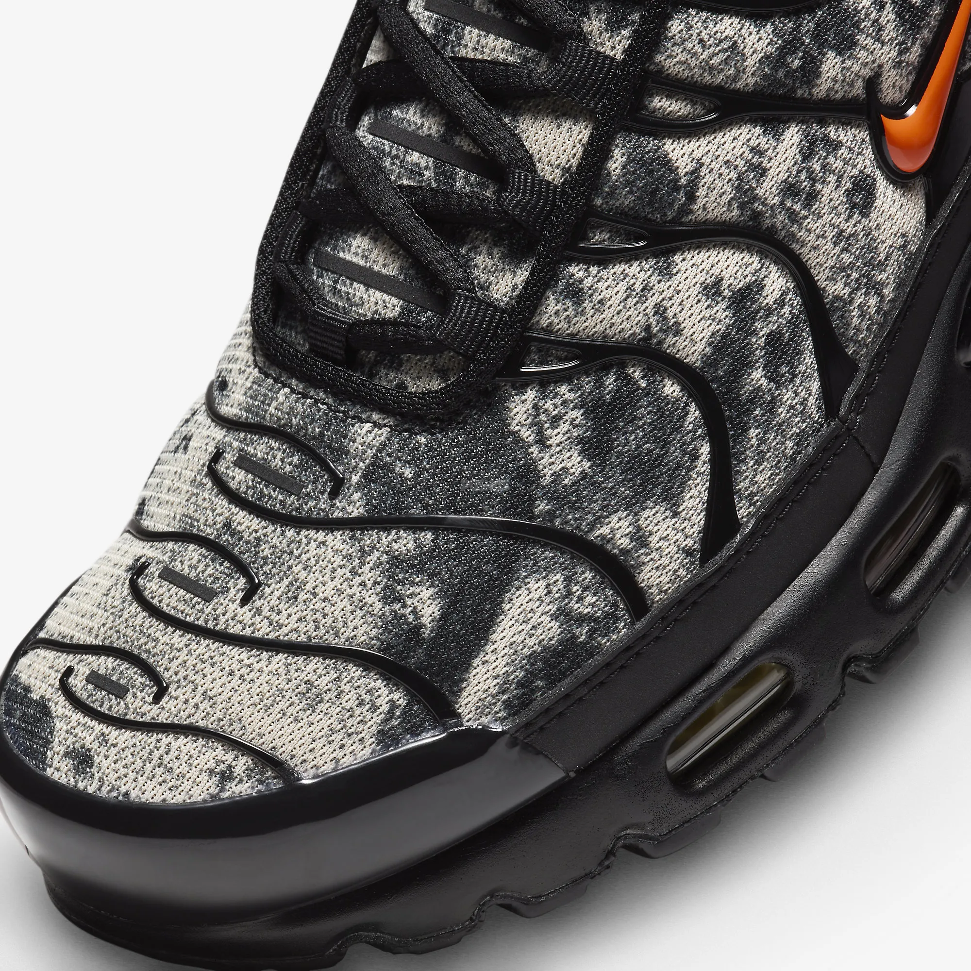 Nike Air Max Plus Camouflage 'Black Safety Orange' (2024)