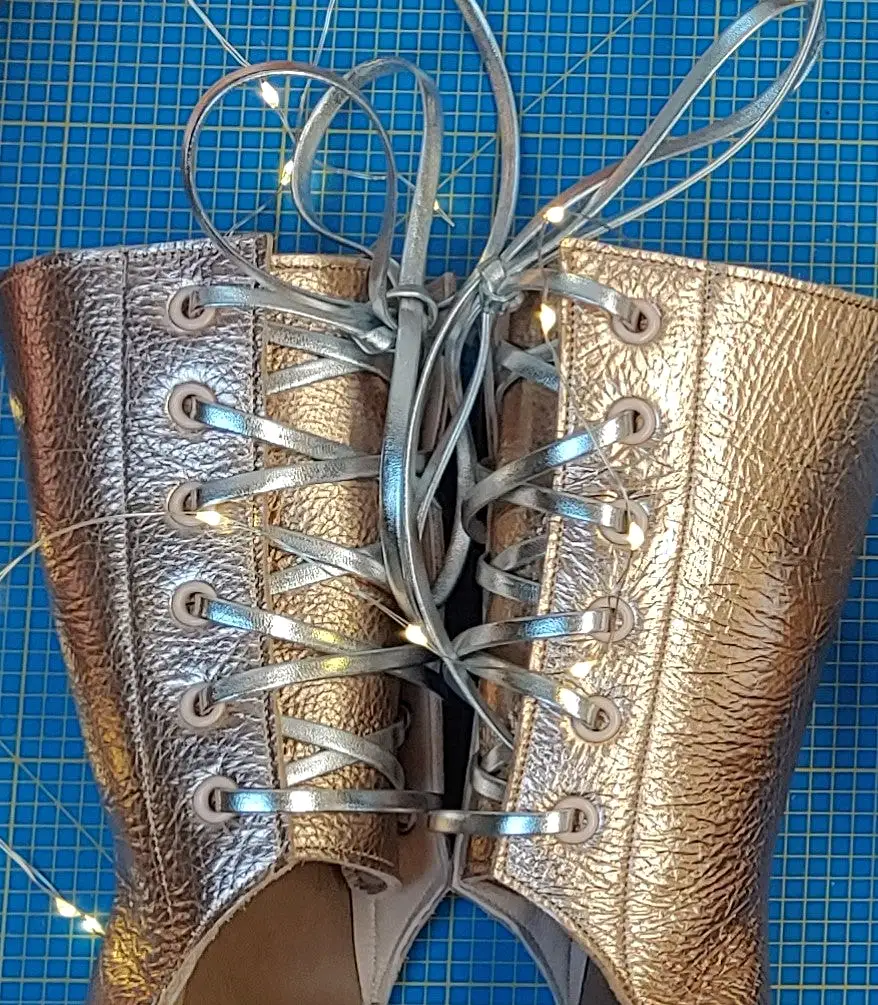 Short Aerial boots in ROSE GOLD Metallic