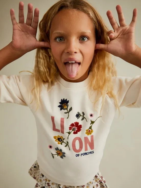 Sweater with flower embroidery