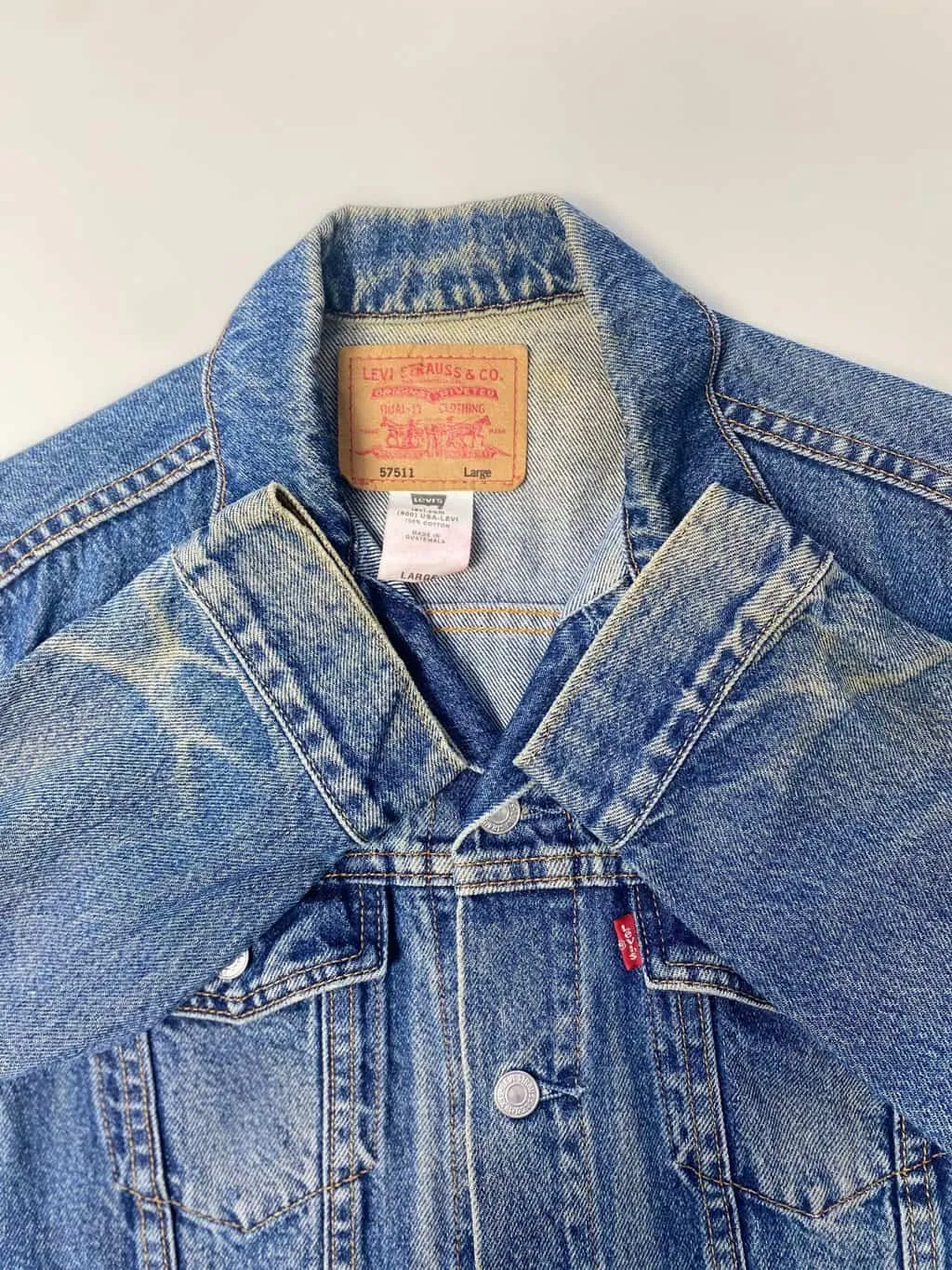 Vintage Levis denim trucker jacket in mid blue – Small / Medium